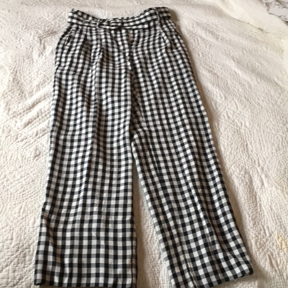 Flowing long pants. Can be casual or dressy